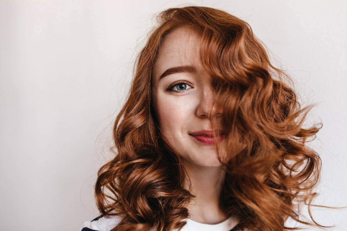 С использованием масла рукколы волосы становятся более мягкими, бестящими и здоровыми