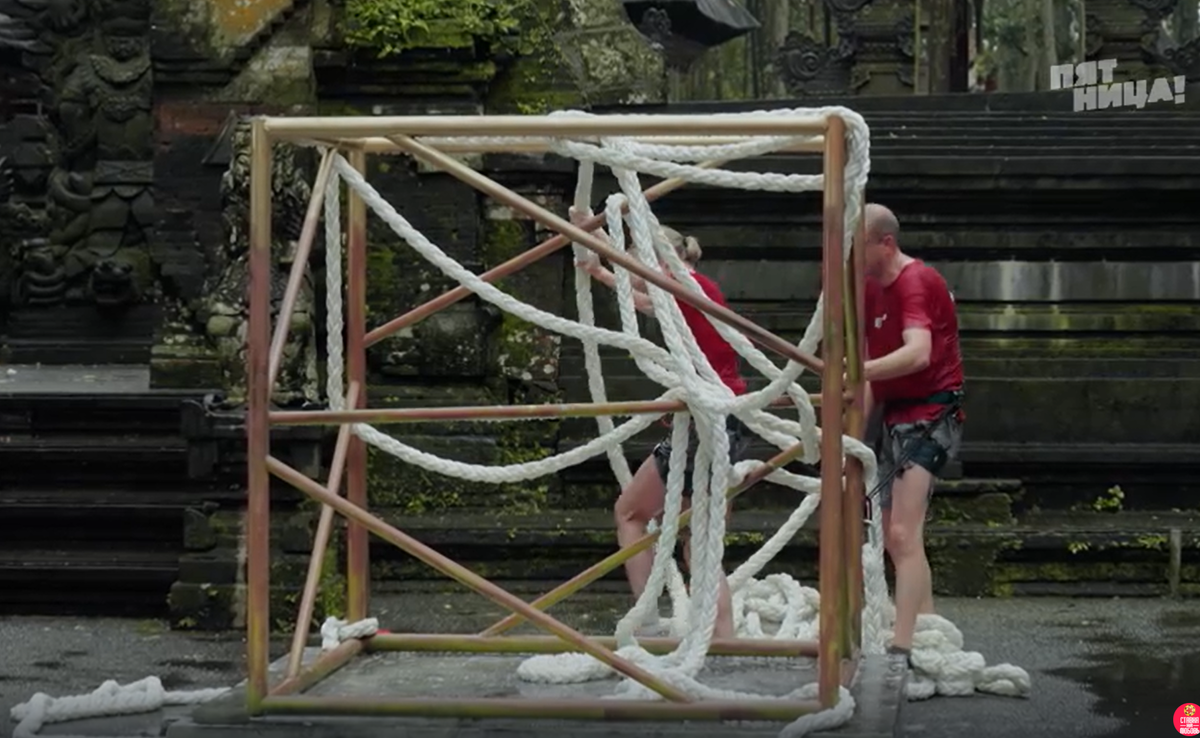 Кадр из шоу "Ставка на любовь" 31.10.2025