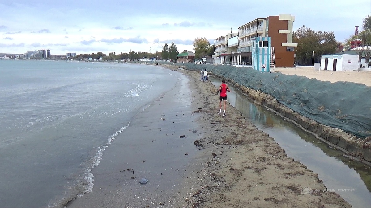 В Анапе возвели новый защитный вал и ров. 27.10.2025