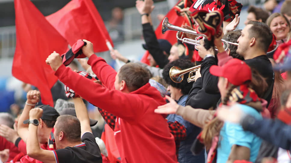 Тольяттинские болельщики говорят, что не знают зачинщиков беспорядков, и полагают, что появилось какое-то новое поколение фанатов.📷Фото: Юрий Стрелец / Коммерсантъ