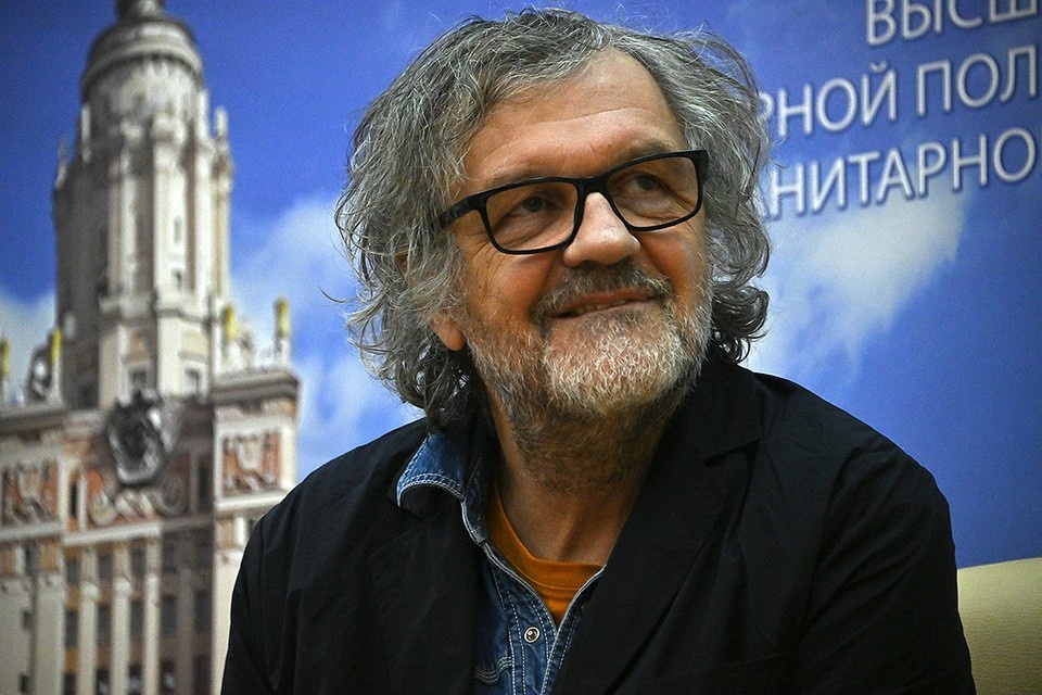    Эмир Кустурица нанес визит в Высшую школу культурной политики и управления в гуманитарной сфере МГУ имени М.В. Ломоносова. Иван МАКЕЕВ