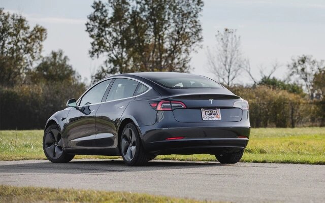 Tesla Model 3 (Фото: Tesla)