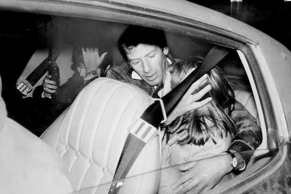 Кляйн с только что возвращенной дочерью Марси в машине