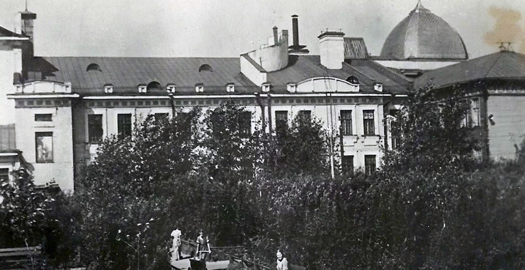 Сад у ДКЖ, начало 1950-х