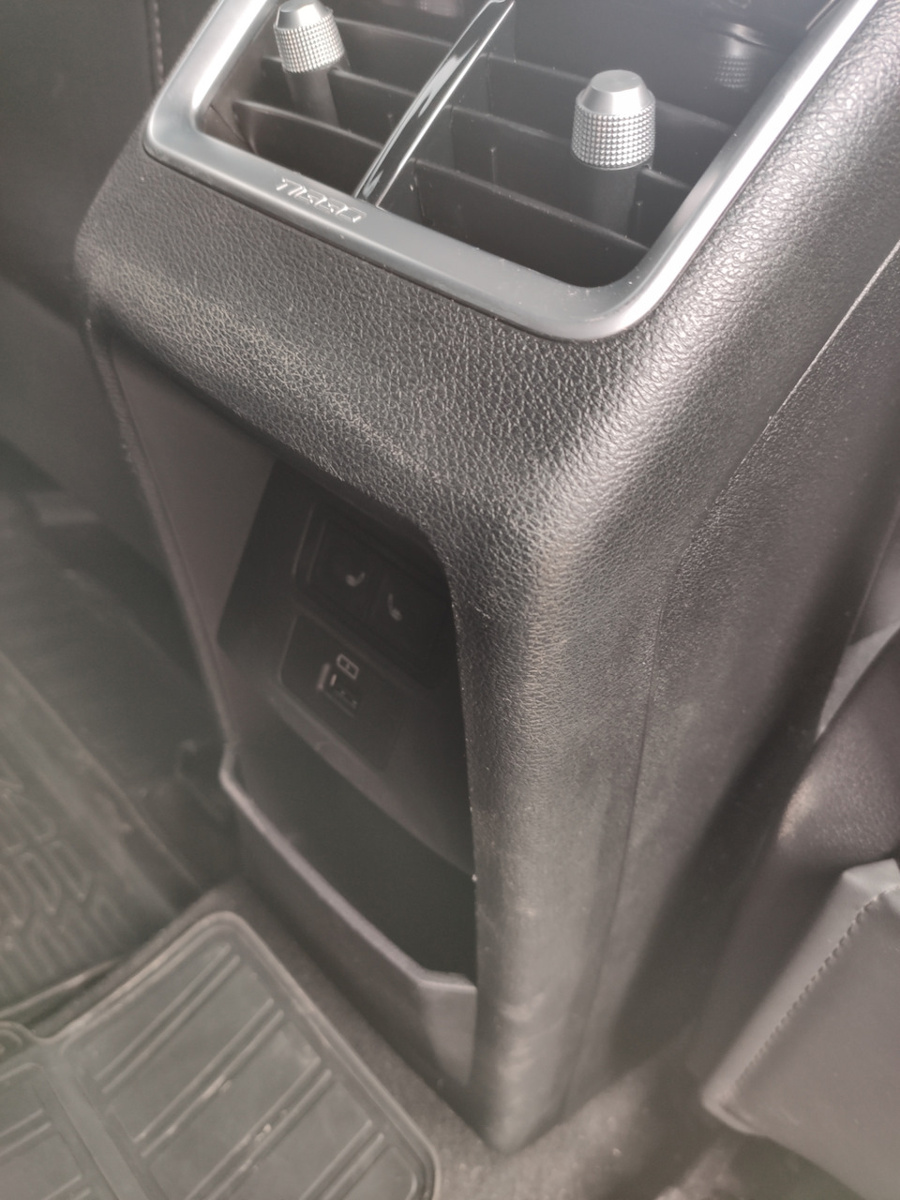 Так выглядел салон моего Chery после двух поездок с детьми. Стандартная история?