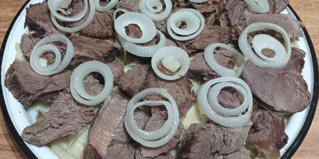 Бешбармак - праздничное казахское блюдо