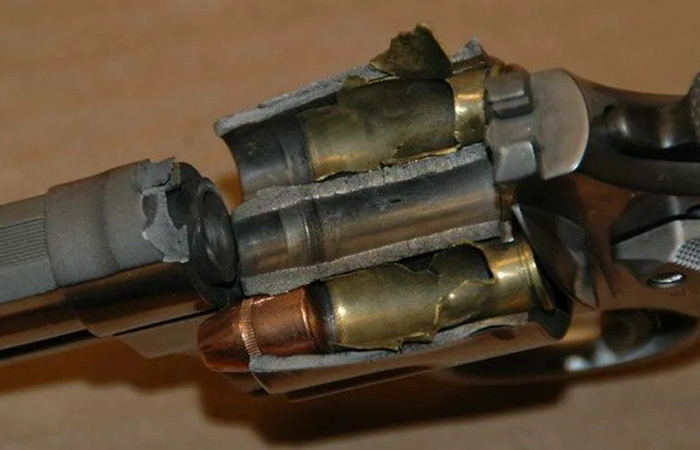 Разорванный барабан револьвера