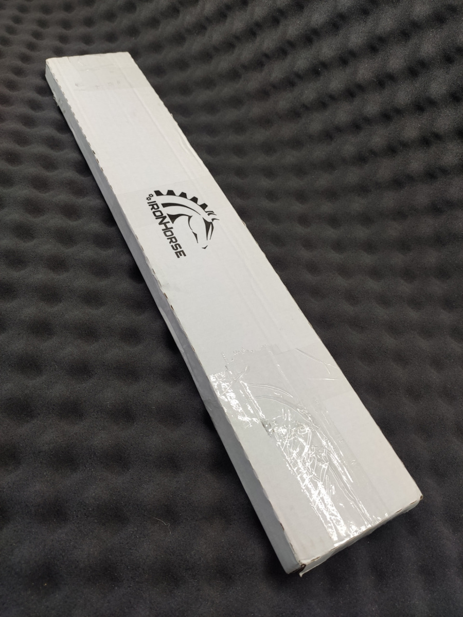 Добротная коробка, все детали упакованы в мягкий изолон, ни одной царапины.