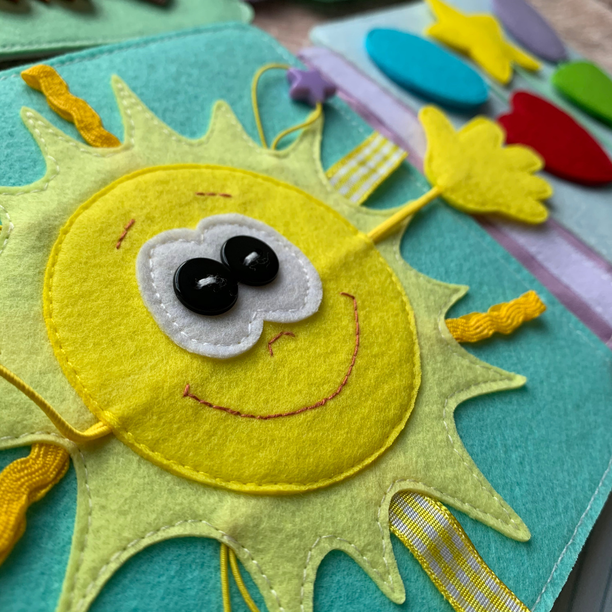 Страница «Солнышко» из игрового планшета N1 книжки-игрушки MimiBabyBook