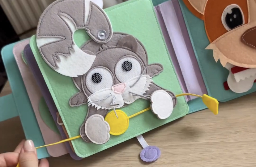 Как играть с фетровой книжкой: 6 правил развивающей игры для детей от 1,5-2 лет