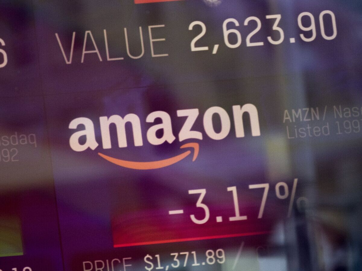    Индекс торговли компании Amazon, показаный на информационной панели биржи NASDAQ. 9 февраля 2018© РИА Новости / Джина Мун