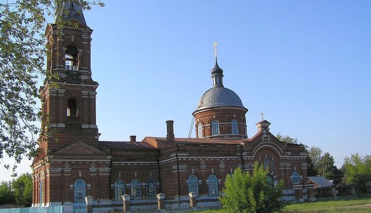    Вид на церковь с центральной площади села Ерахтур Фото: Андрей Кашкаров, личный архив