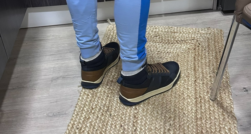    Вытворяю 1 дедовский трюк с обувью - и не парюсь из-за гололеда, ни разу за зиму не упал