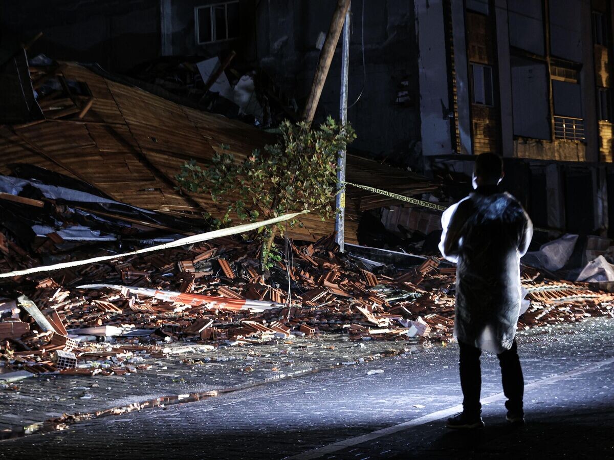     Последствия землетрясения в турецком городе Сындыргы© Getty Images / Anadolu/Mustafa Ylmaz