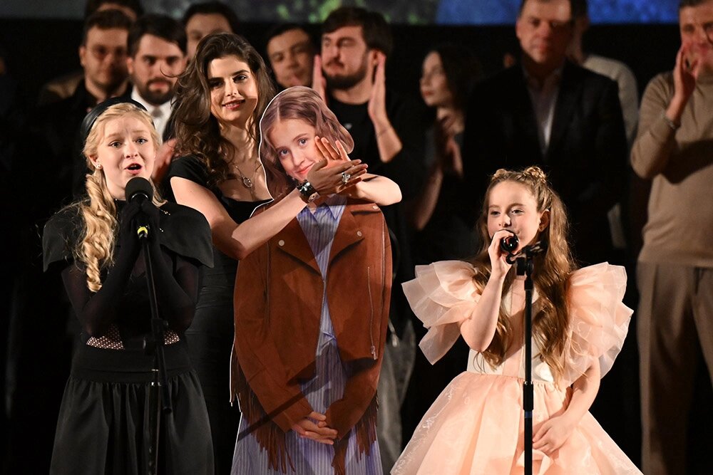  Актрисы Ева Смирнова, Полина Денисова и Полина Айнутдинова (слева направо). Фото: рИА Новости/ Алексей Майшев