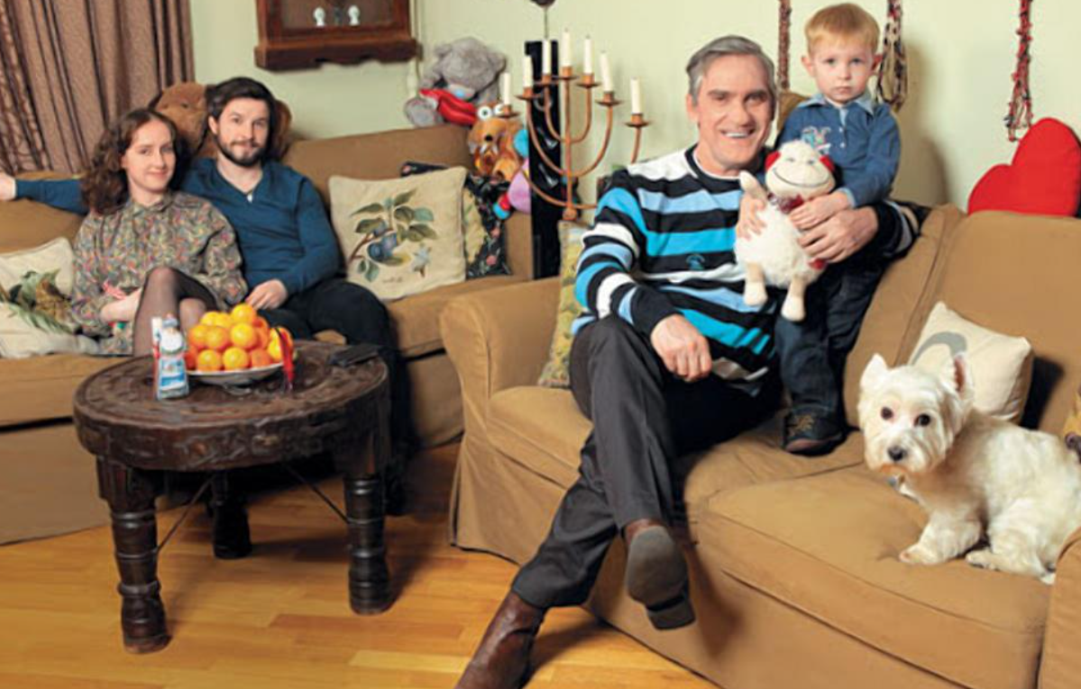 Валерий Гаркалин с дочкой, зятем и внуком