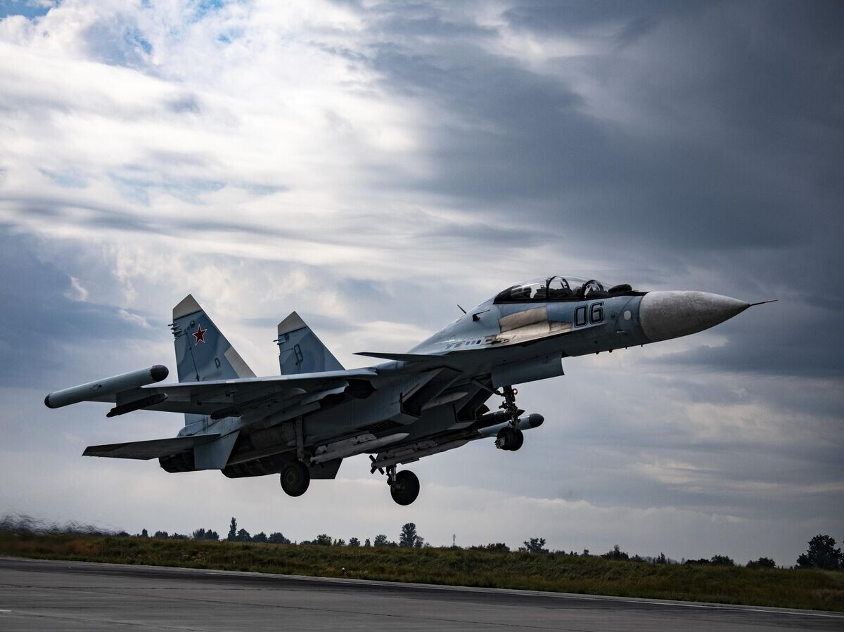    Многоцелевой истребитель Су-30СМ ВКС России в зоне проведения спецоперации© РИА Новости / Валентин Капустин