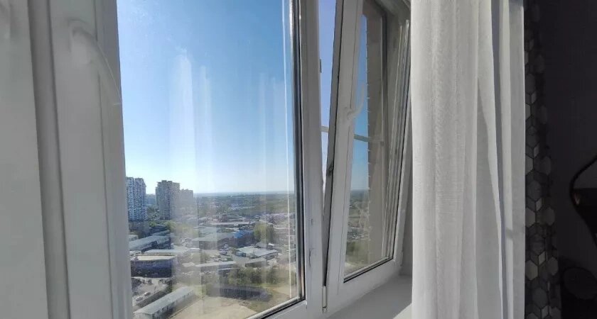    1 колпачок в воду — и окна мыть до весны не нужно: сияют чистотой как новые, никаких разводов — лайфхак