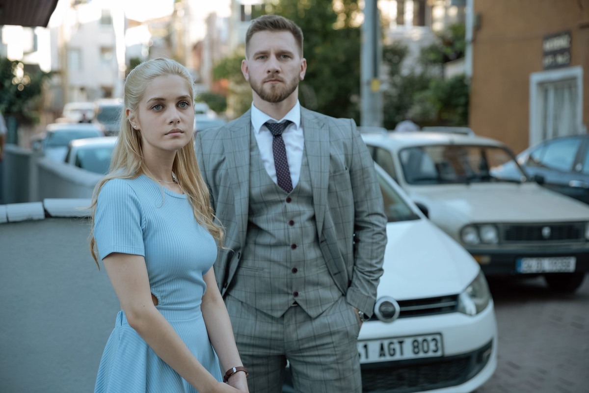 Алина Воскресенская и Михаил Кремер. Кадр из сериал "Близкое счастье".