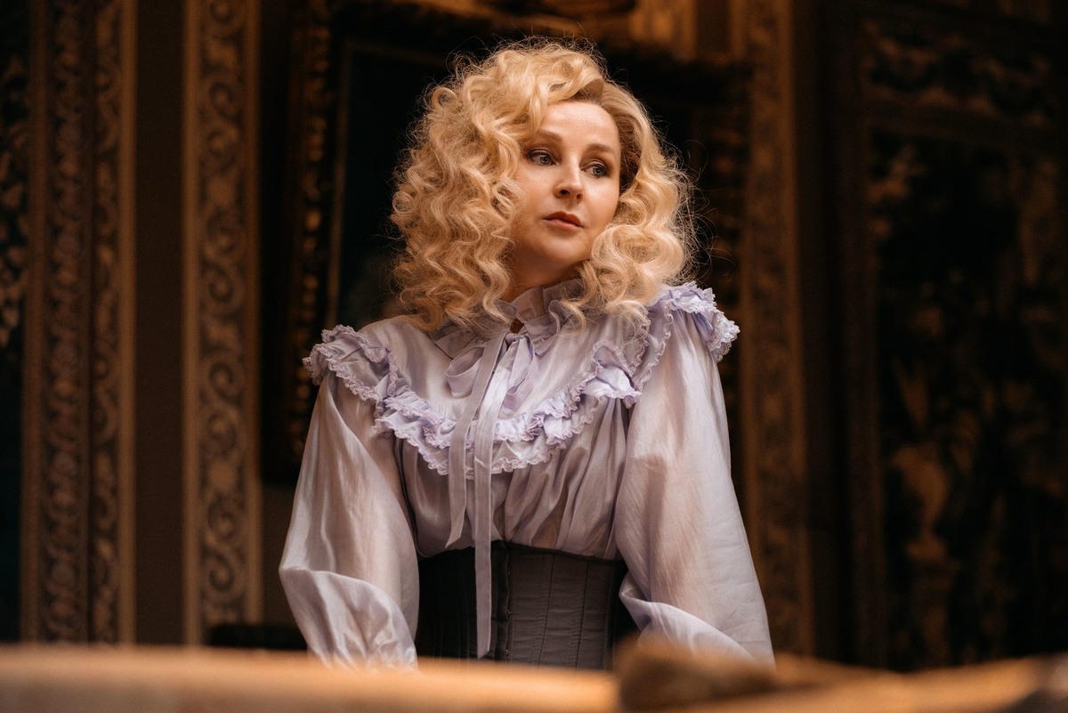 Ольга Медынич. Кадр из сериала "Вампиры средней полосы-3".