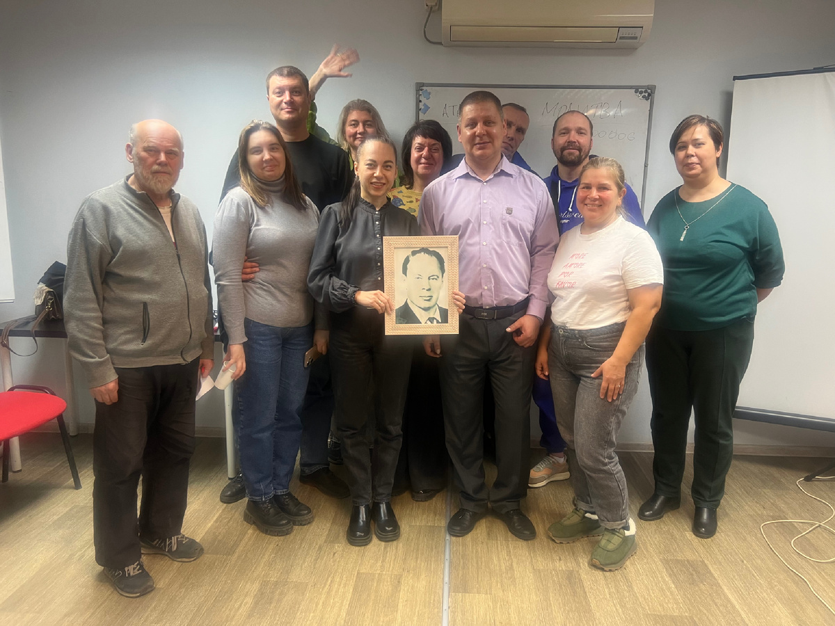 Администрация филиала БФП «Урал» с коллективом Школы трезвости им. Г.А. Шичко. Город Екатеринбург