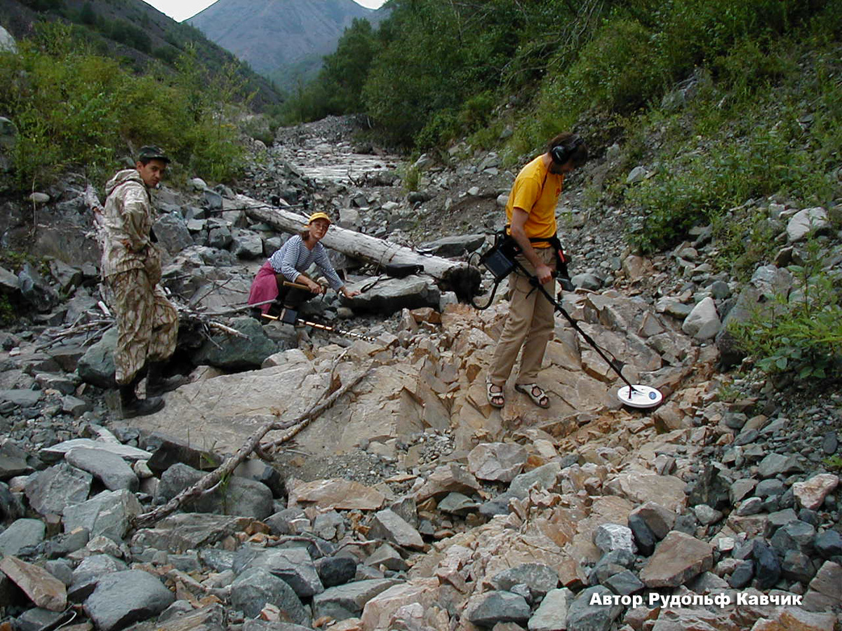 Поиск золотых самородков. Фото Рудольф Кавчик