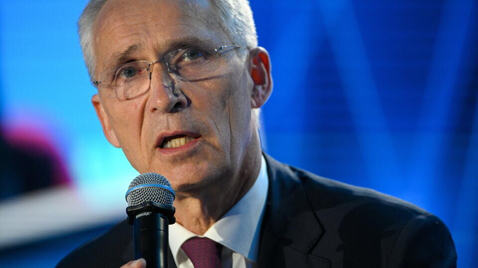     Столтенберг рассказал, как в 2022 году отказал умоляющему Зеленскому в помощи Marcin Obara/TASS