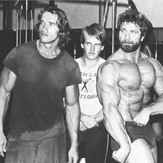 Один из молодых безперспективных...