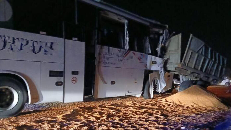     Семь человек пострадали при столкновении автобуса и трактора в Приморье t.me/Полиция Приморья