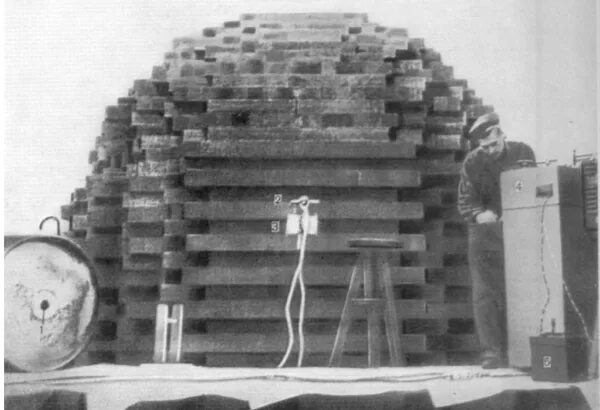 Сердце «атомного проекта».Первый советский реактор Ф-1. Эта скромная установка из графитовых блоков и урановых стержней изменила ход истории и дала стране ядерный щит.