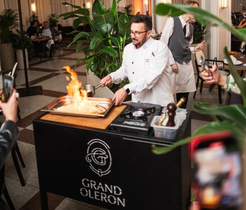    Филимон Лазарос переехал в Красноярск. Фото: официальная группа Grand Oleron в соцсетях