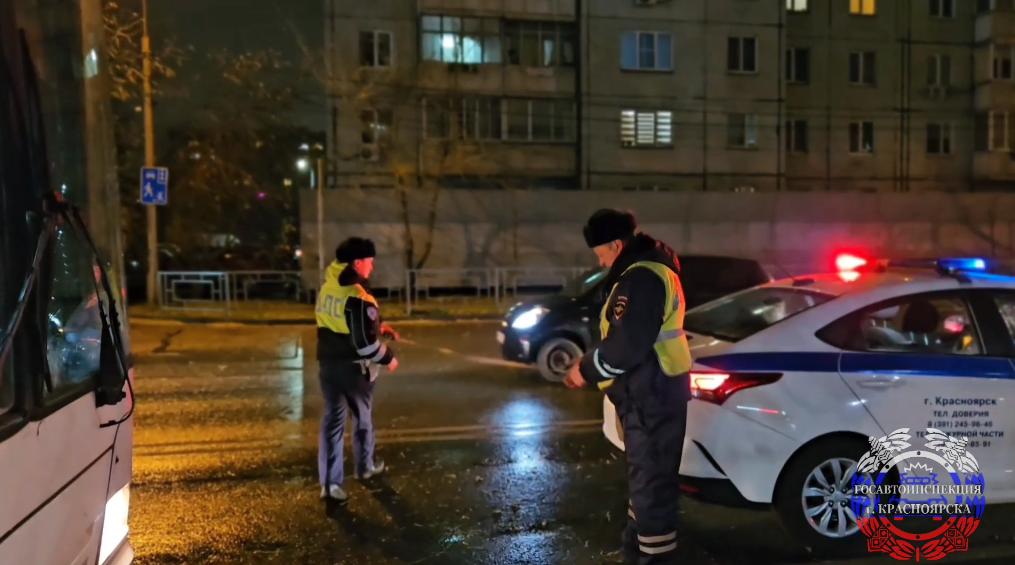     В Красноярске автобус насмерть сбил пешехода