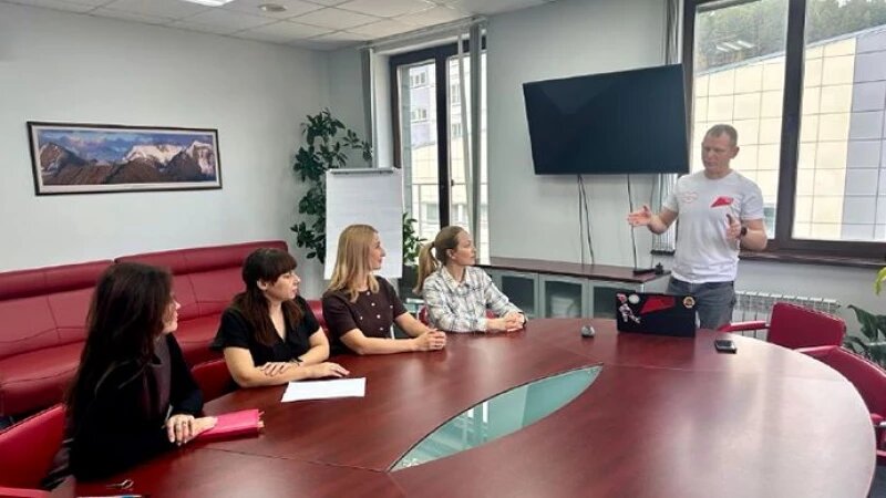     Стартовые совещания для организаций-участников федерального проекта «Производительность труда». Фото предоставлено КАУ «Алтайский центр кластерного развития».