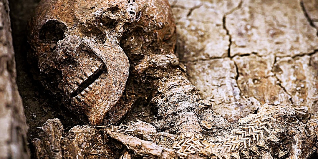 В боливийской шахте нашли скелет с металлическими вставками внутри костей. Раскопки срочно прекратили. Кто это был?