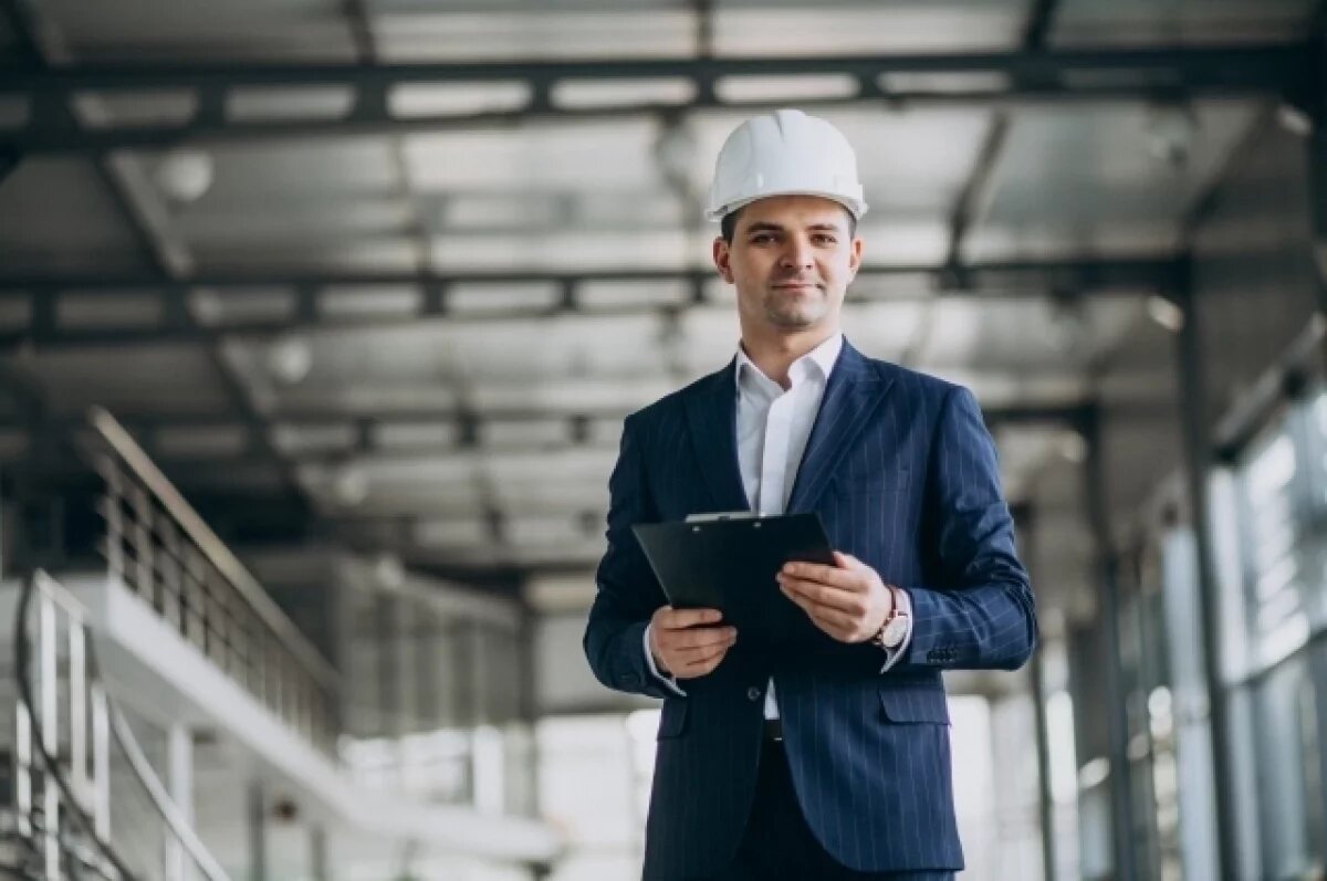    Больше всего сотрудников не хватает в промышленном секторе.