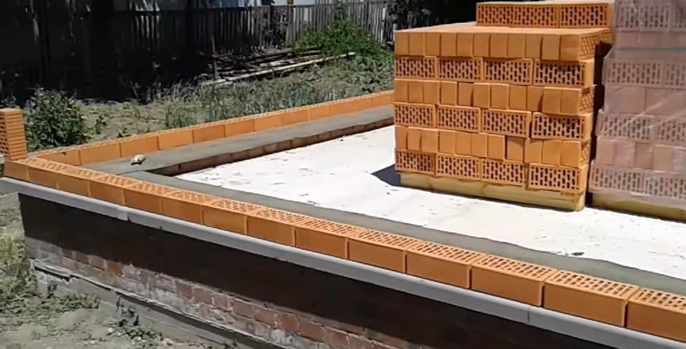 Кладка кирпича в экстремальных условиях: Мастерство, технологии и безопасность для сложных проектов