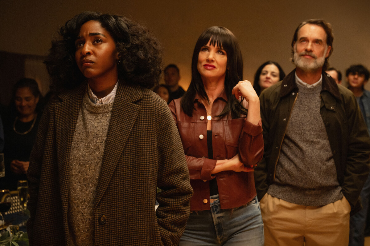 Ариэль Эктон (Айо Эдебири), Клара Армстронг (Джульетт Льюис) и Стэн Салливан (Мюррэй Бартлетт), кадр из фильма. Источник: https://www.kinopoisk.ru/