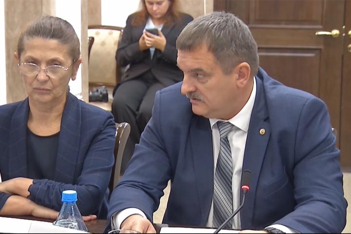 Скриншот онлайн-трансляции заседания правительства Хакасии, vk.com/konovalov1917.
