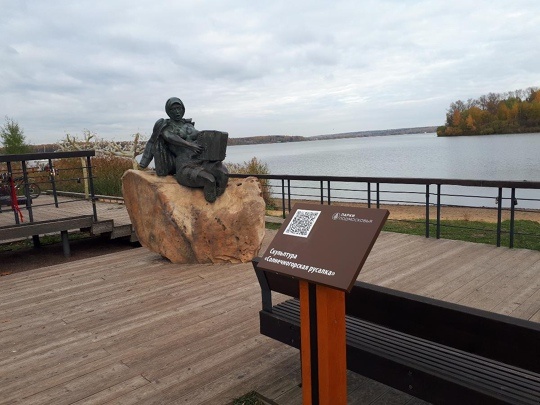 Вид спереди. Образ "морская дева", хвост оказался сзади. Взял отсюда: https://vk.com/wall-163030122_7636