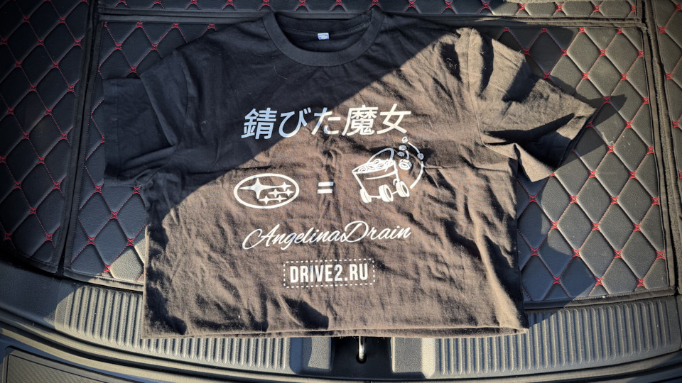 Надпись на футболке: РЫЖАЯ ВЕДЬМА