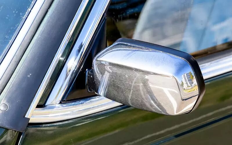    Красивые зеркала – с электроприводом.