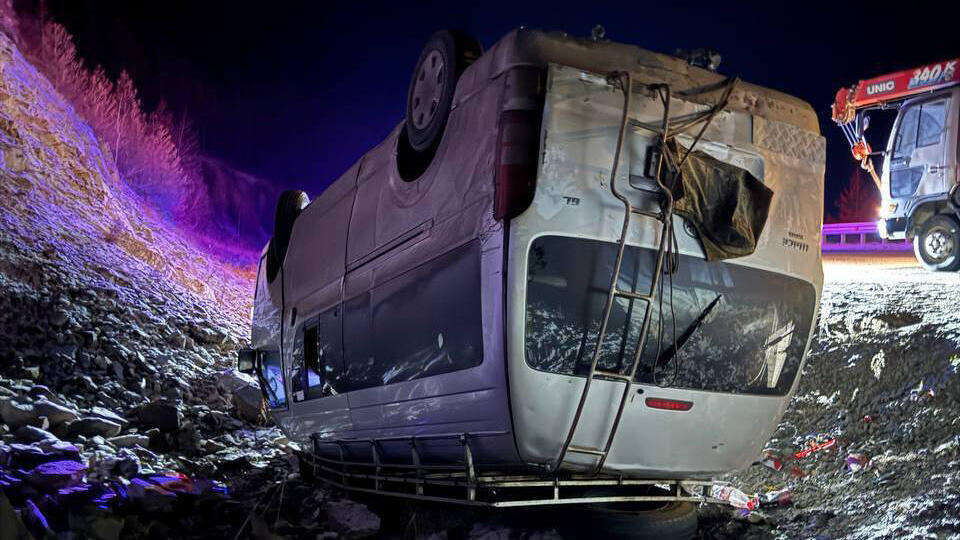     10 человек пострадали в ДТП с пассажирским автобусом в Туве t.me/МВД по Республике Тыва