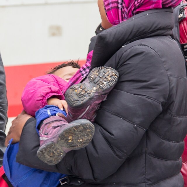    Drehscheibe Köln-Bonn Airport - Ankunft Flüchtlinge 5. Oktober 2015 Василий Соколов