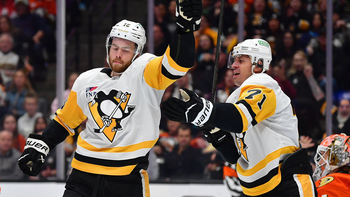    Евгений Малкин (№71) и Джастин Брозо.Imagn Images USA Today Sports