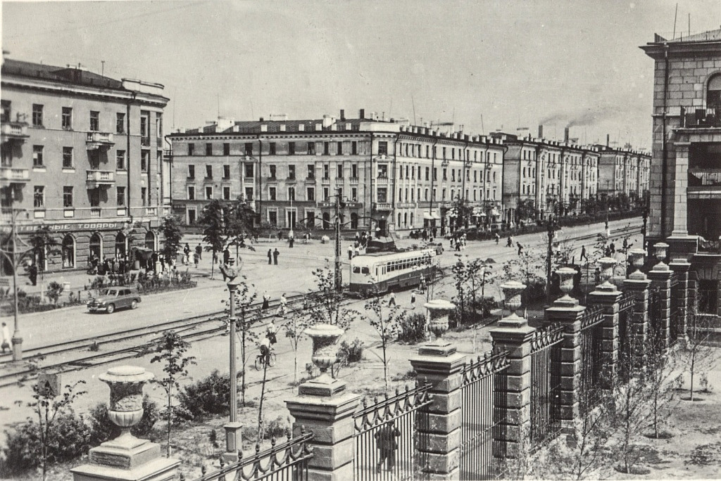 Улица Ленина. Вид на кварталы 26 и 33. 1950-е годы. Из коллекции Нижнетагильского музея-заповедника. 