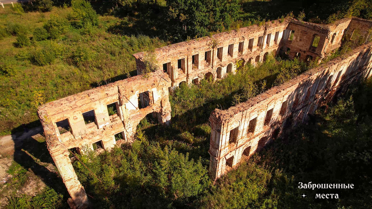 Памятник XVIII века - Усадьба Чирикова в Ферзиково Калужской области. Фото автора 2022 год