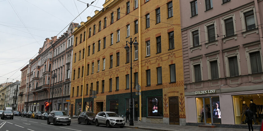    Лицевой и дворовый фасады бывшего доходного дома восстановилиИгорь Акимов