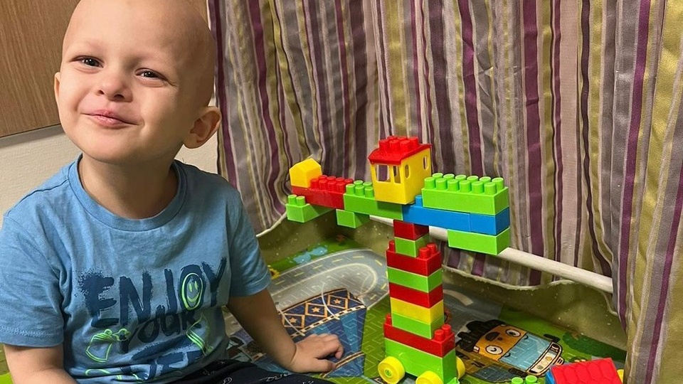 «Лечили от простуды, а оказалось — это рак»: врачи не заметили опухоль почки у четырехлетнего мальчика