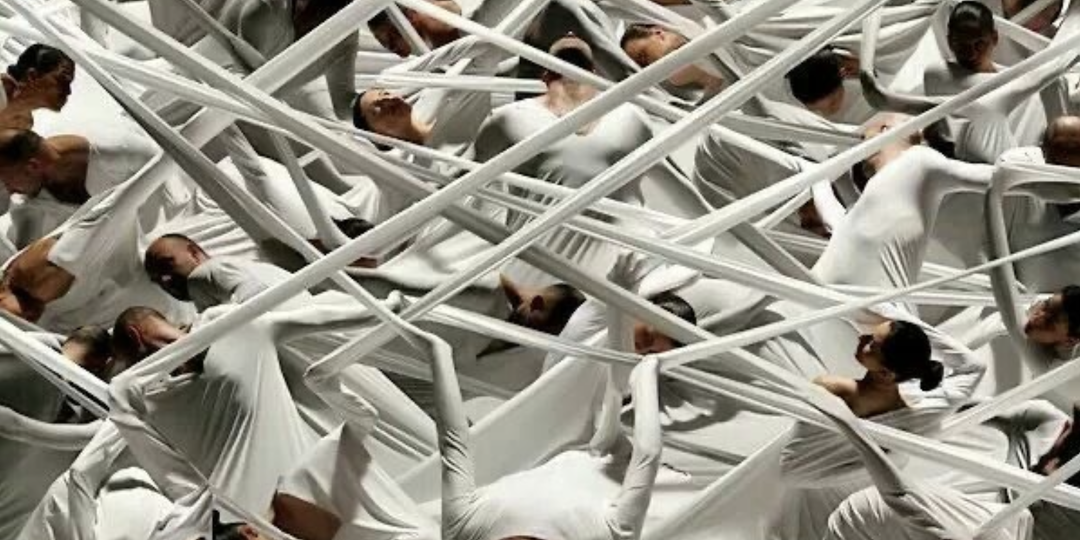 Когда случайность стала искусством: ошибки и случайности в современном перформансе