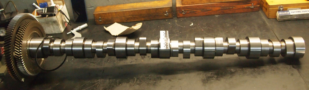 Фото 1. Распределительный вал. Общий вид.